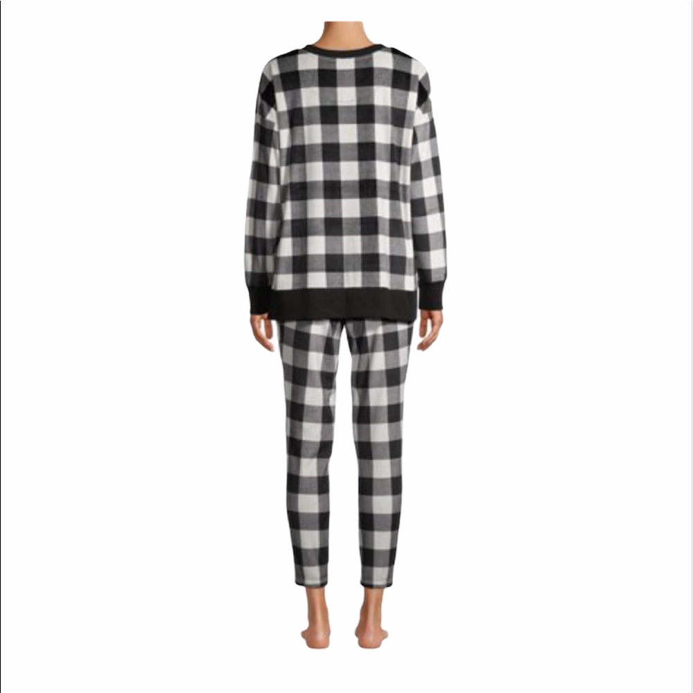 Secret Treasures Women’s Velour Top & Jogg…